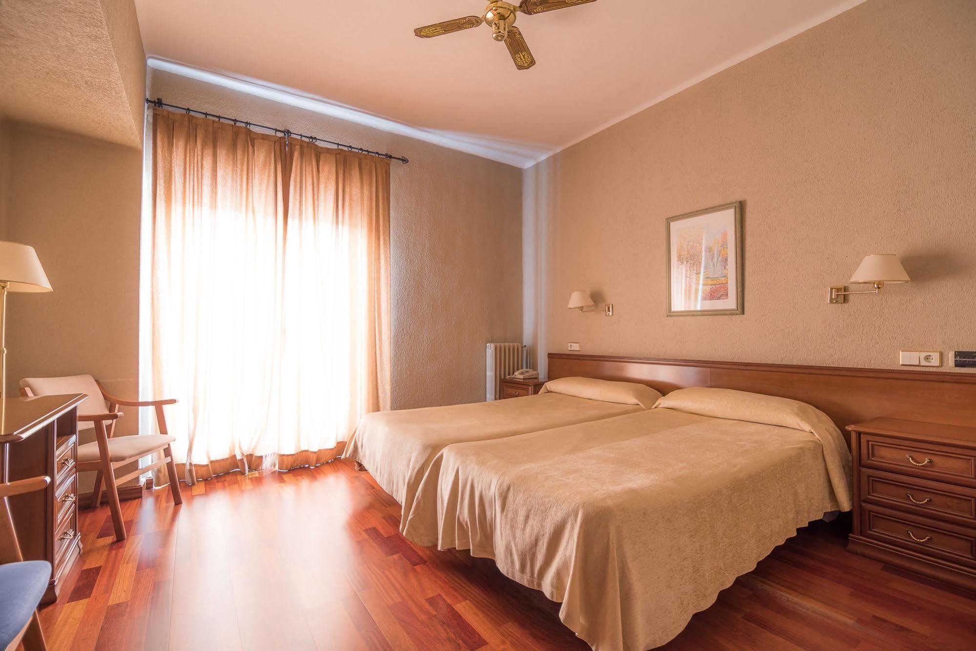 Hotel Colon Spa مْبيخار المظهر الخارجي الصورة