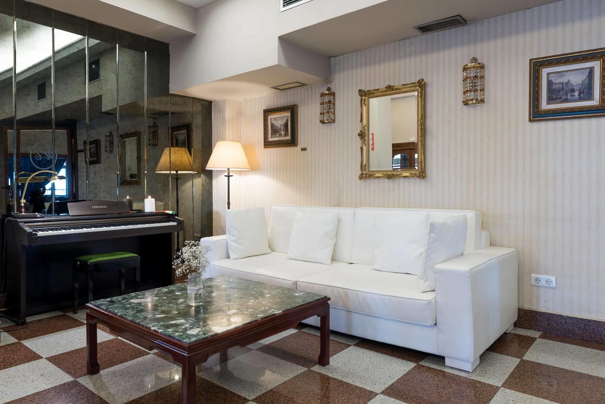 Hotel Colon Spa مْبيخار المظهر الخارجي الصورة